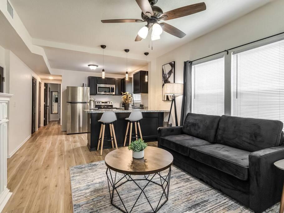 Stylish & Serene Modern Retreat 巴特尔斯维尔 外观 照片