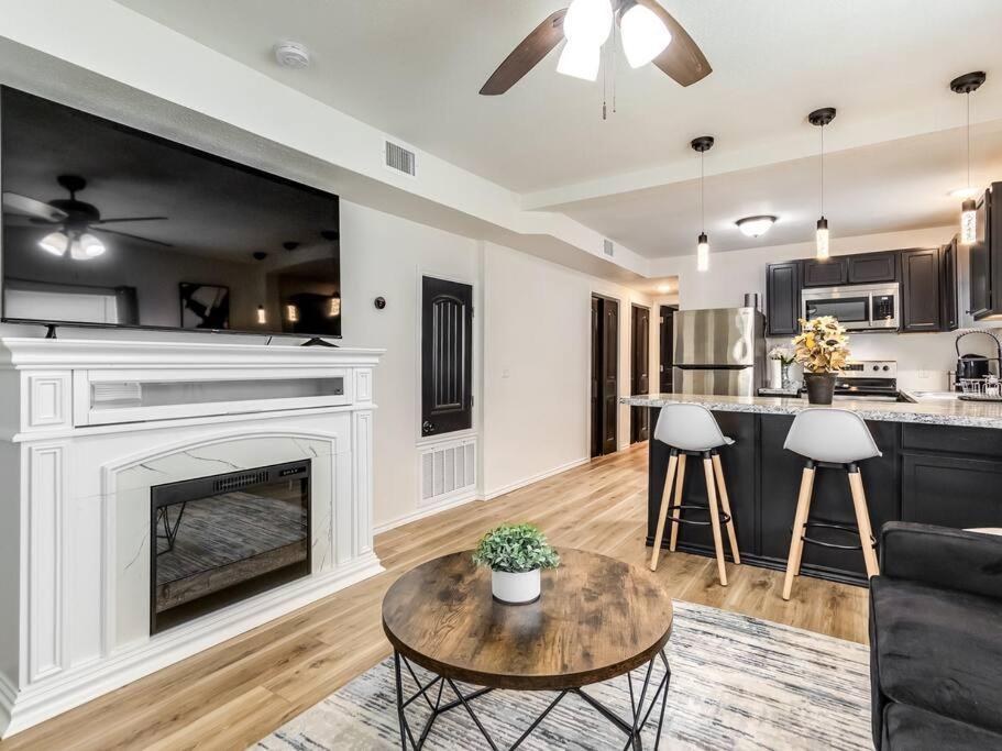 Stylish & Serene Modern Retreat 巴特尔斯维尔 外观 照片